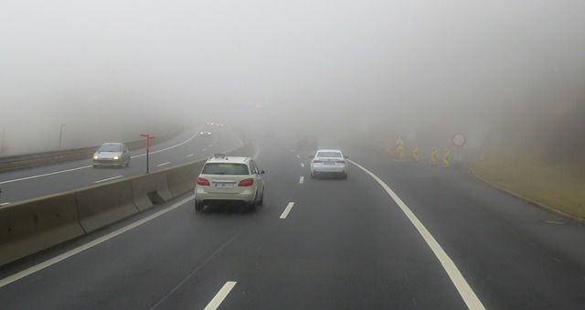 mlha na dálnici